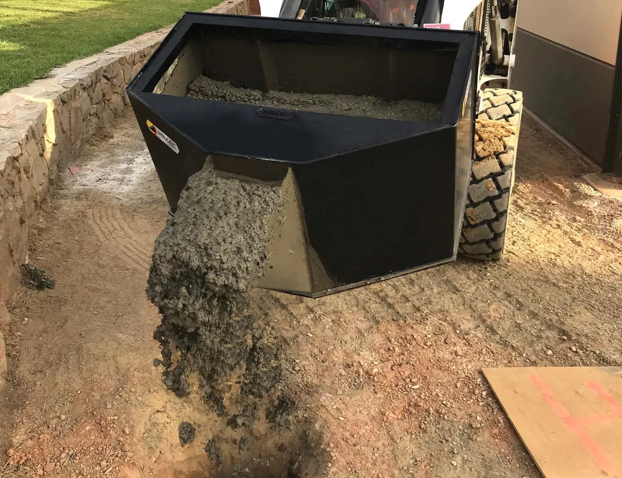 Himac 0.50m3 Skid Steer Concrete Kibble Bucket - Image 4