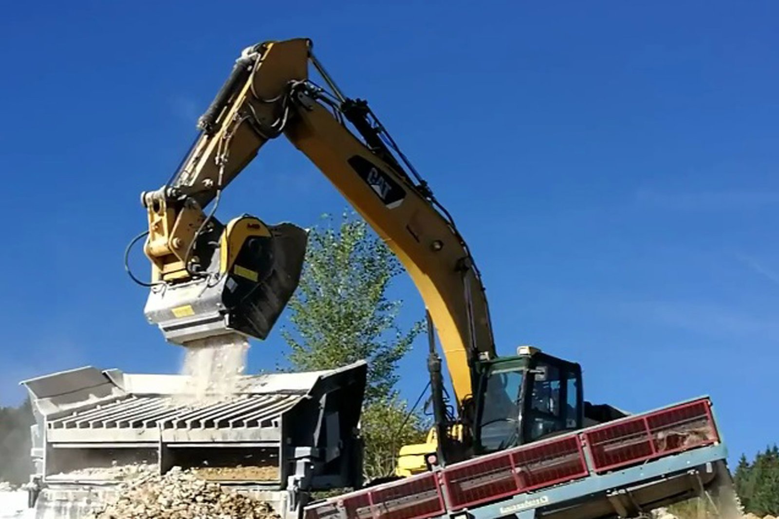 MB Crusher BF120.4 Bucket - Image 2
