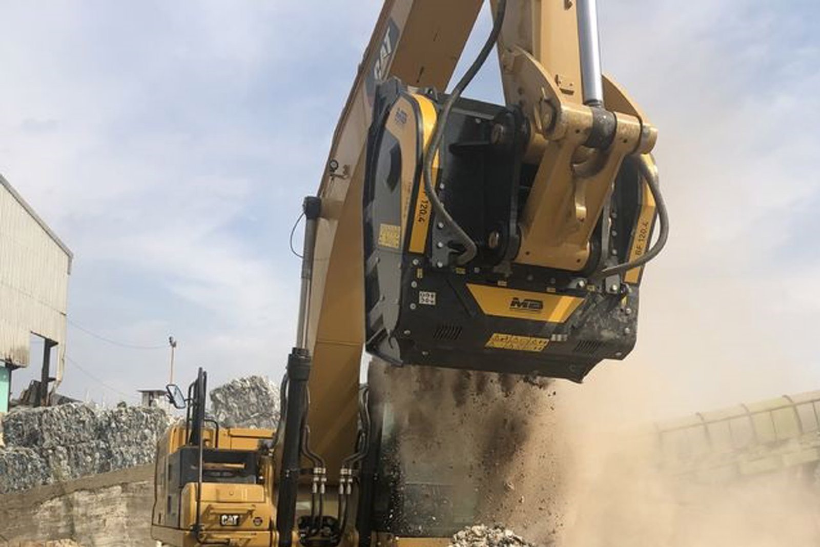 MB Crusher BF120.4 Bucket - Image 3