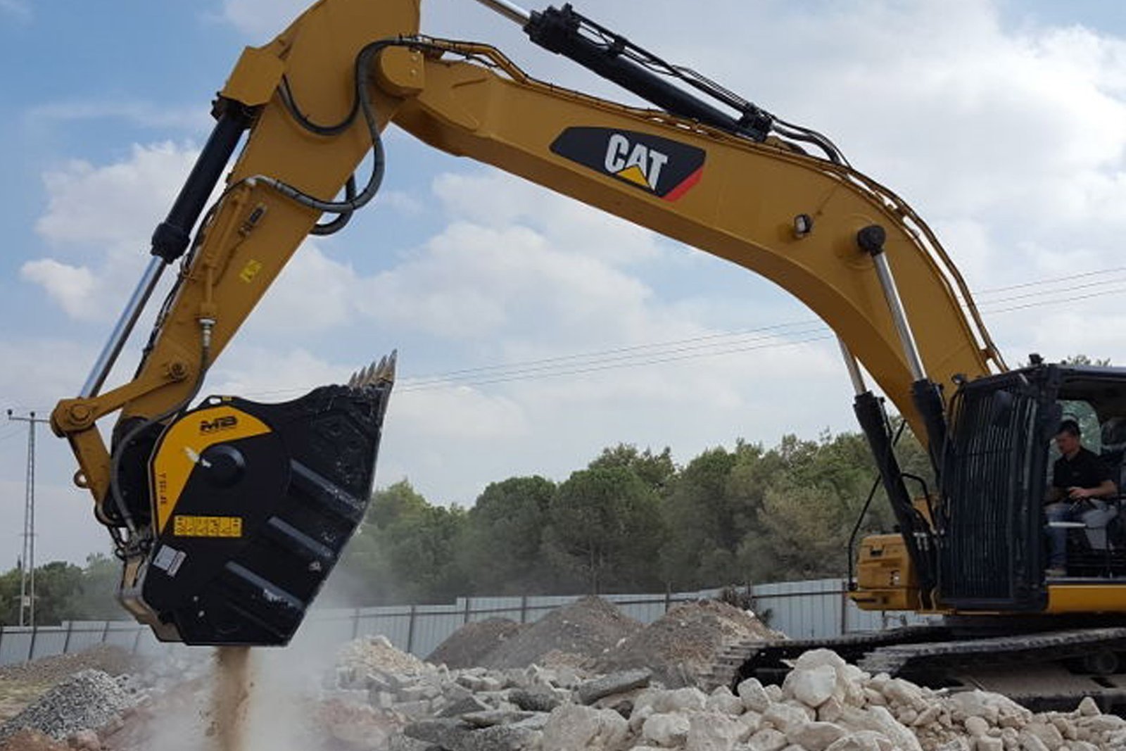 MB Crusher BF120.4 Bucket - Image 4