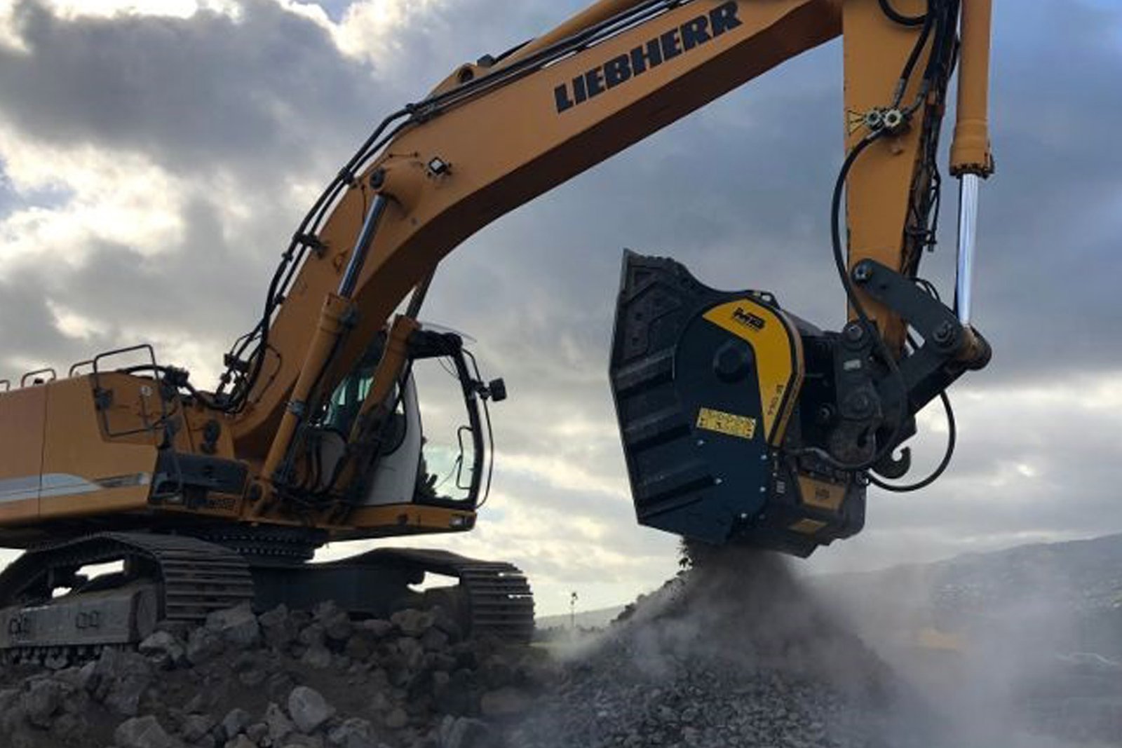 MB Crusher BF120.4 Bucket - Image 5