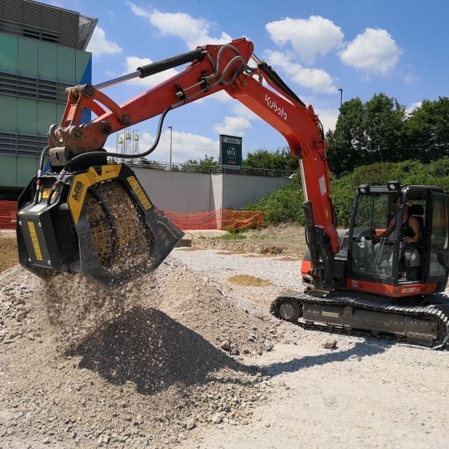 MB Crusher MB-S10 Screening Bucket - 3-6t Excavator Attachment - Image 2