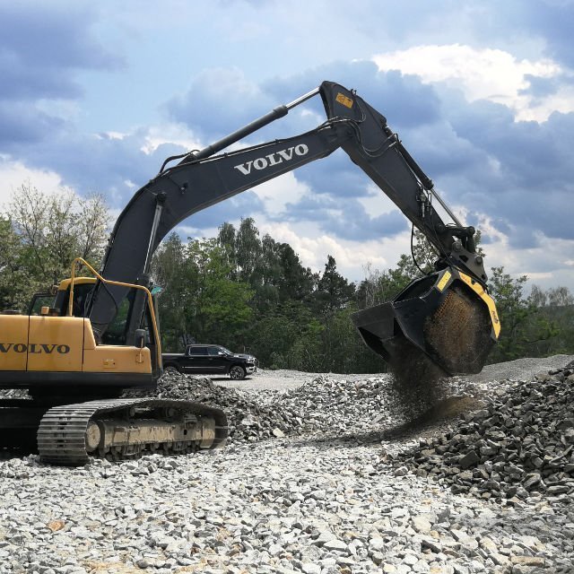 MB Crusher MB-S18 Screening Bucket - 12-22t Excavator Attachment - Image 2